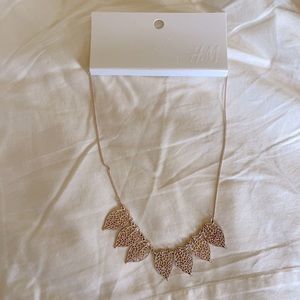 H&M rose gold leaf necklace (NWT)